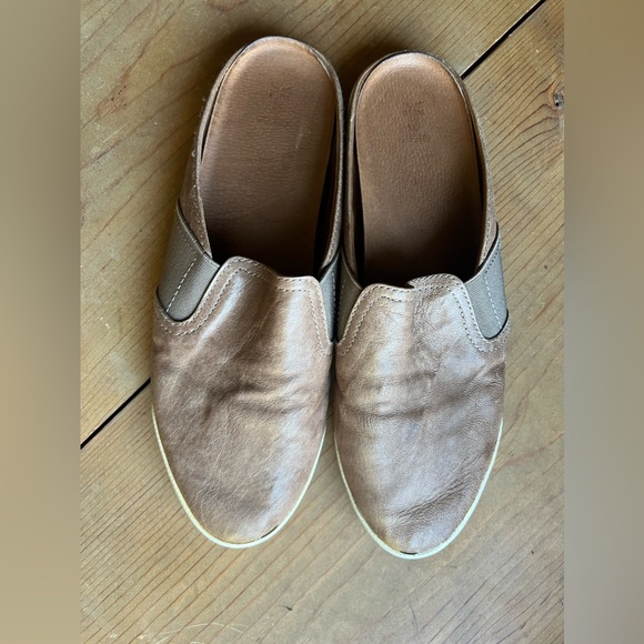 FRYE ⭐️ Slides Size 9 - Picture 2 of 5